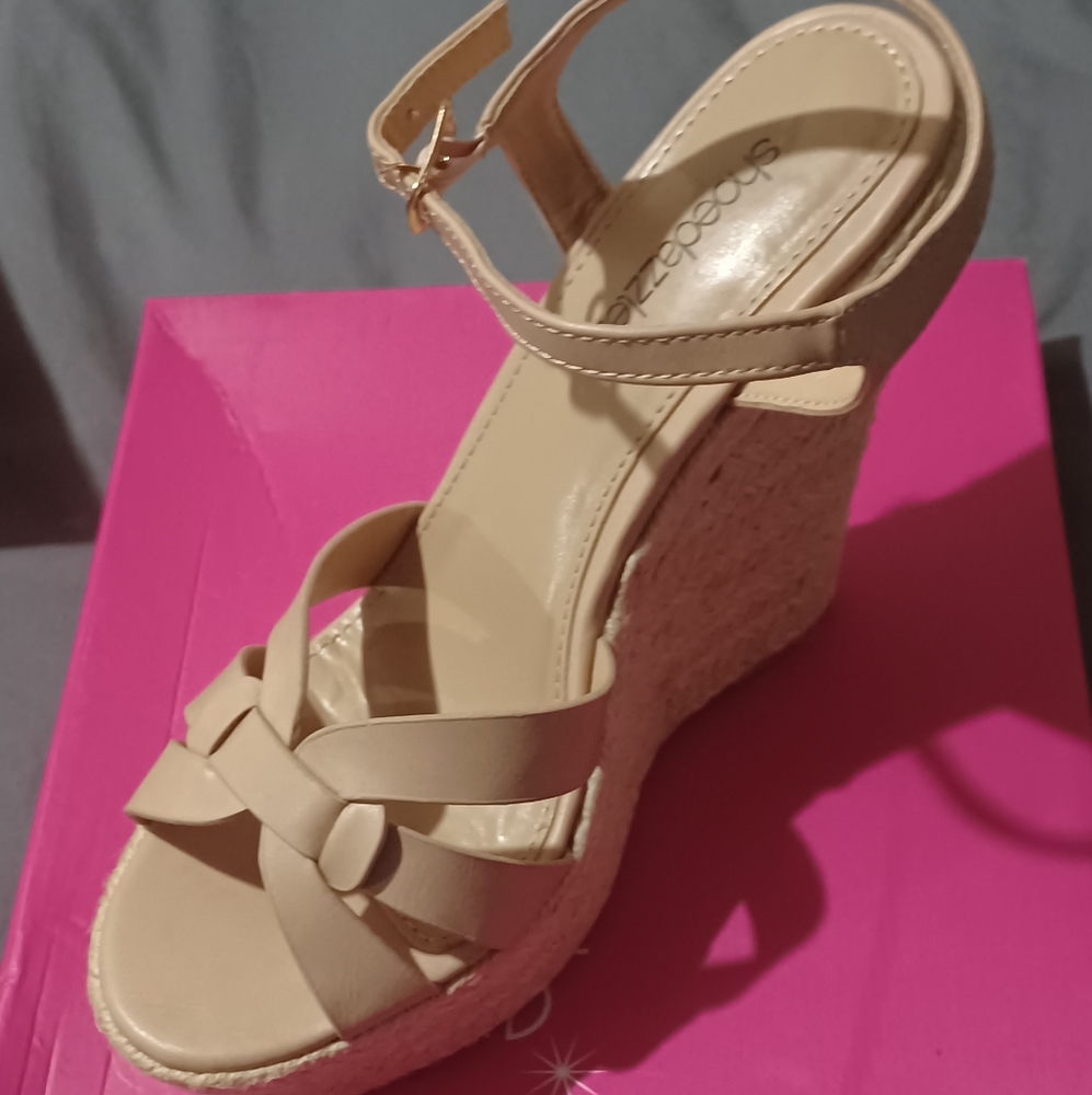 Shoedazzle wedges size 7.5